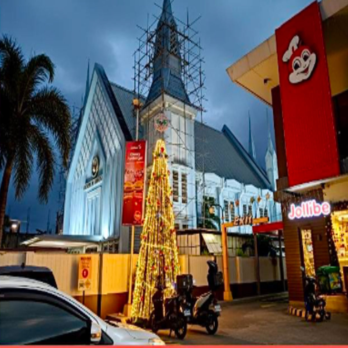 Viral Ngayon: Christmas tree sa tabi ng simbahan ng INC?